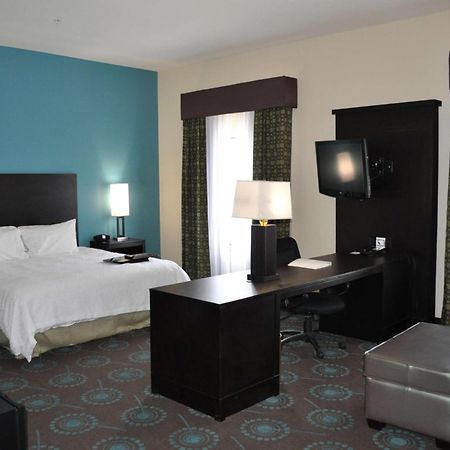 Hampton Inn Pleasanton Exterior photo