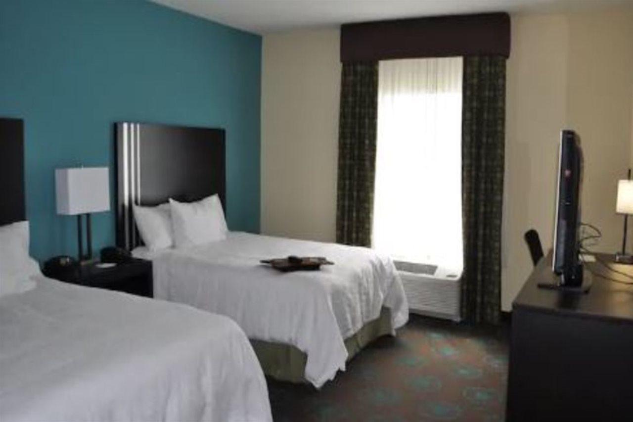 Hampton Inn Pleasanton Exterior photo