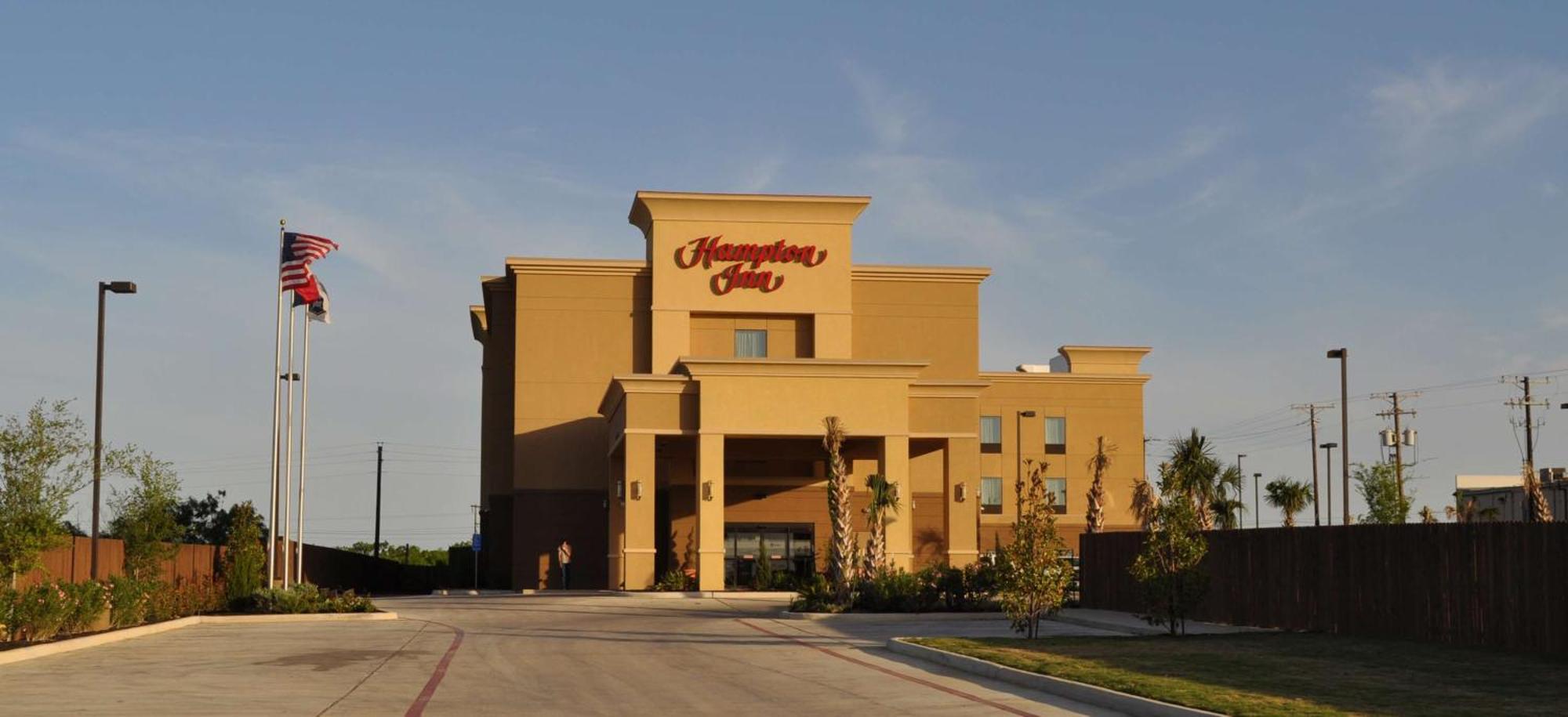 Hampton Inn Pleasanton Exterior photo