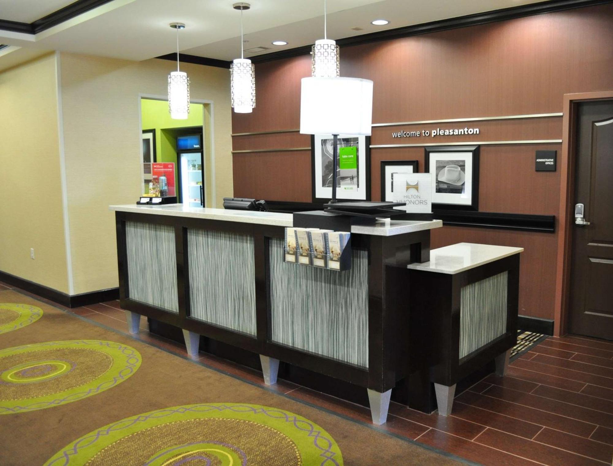 Hampton Inn Pleasanton Exterior photo